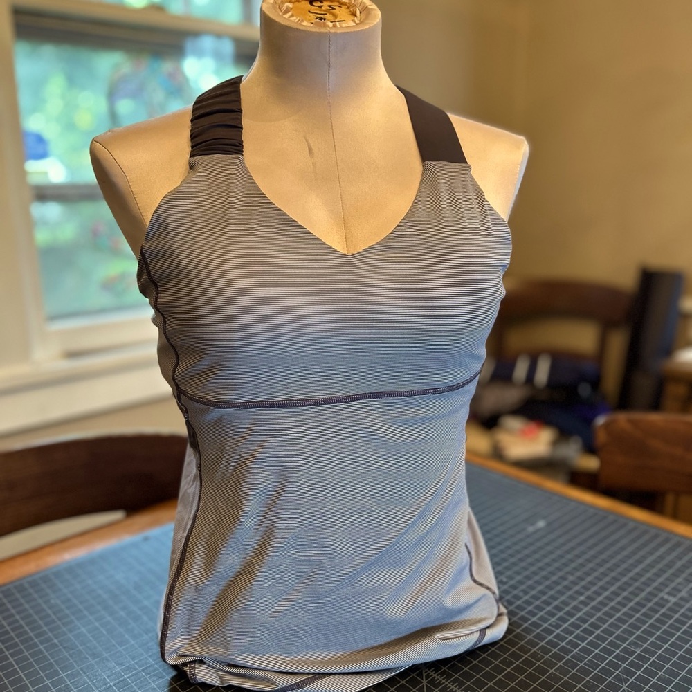 Lululemon tank size 8